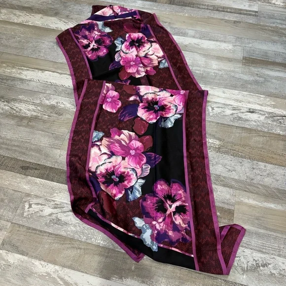 NWT White House Black Market Viola Oblong Scarf Purple Hues - Picture 5 of 8